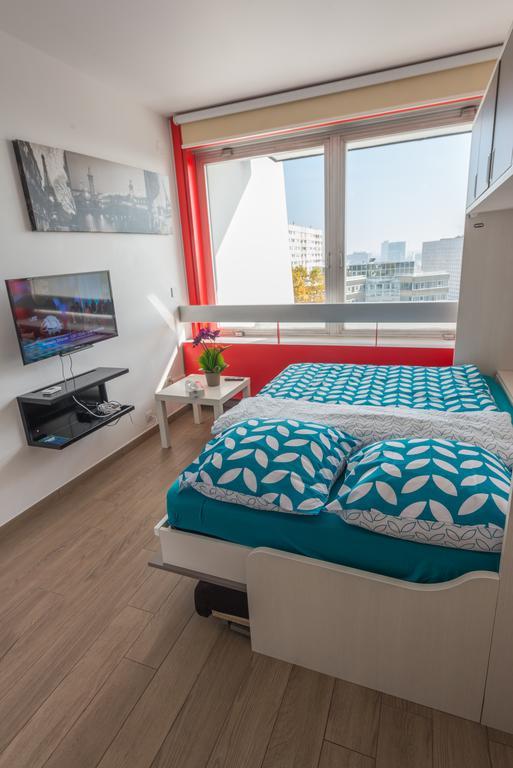 Paris La Defense Studio Пюто Стая снимка