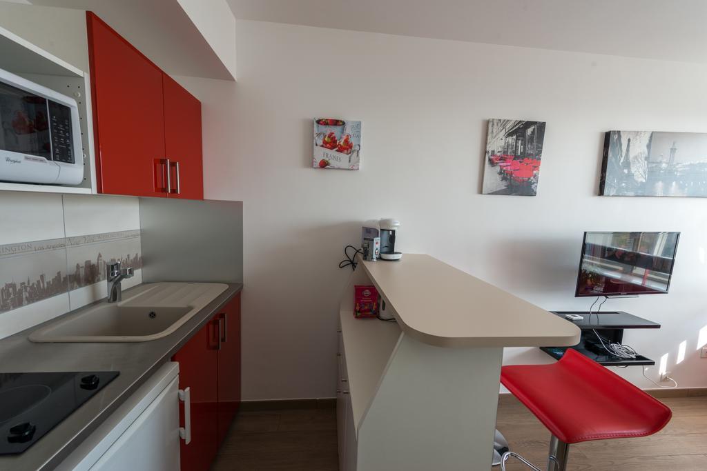 Paris La Defense Studio Пюто Стая снимка